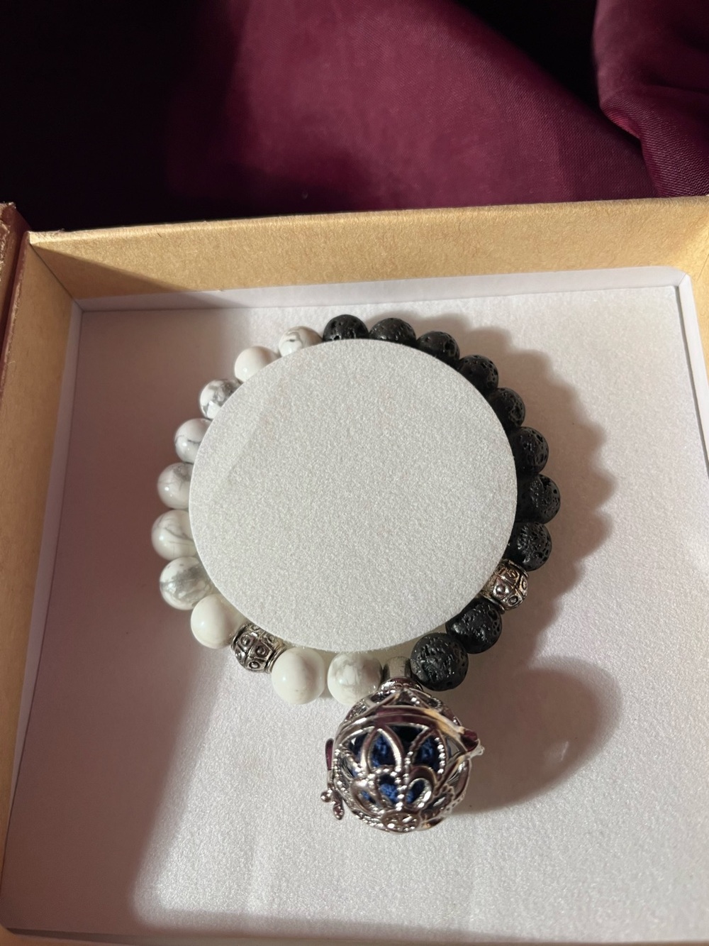 Esencia Black & White Beaded Aromatherapy Bracelet